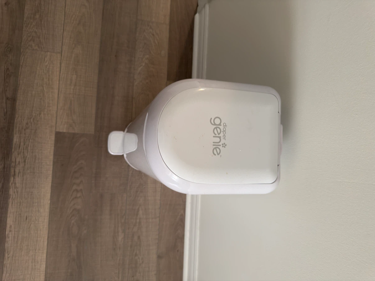 Diaper Genie Platinum Odour Lock Diaper Pail - photo 2