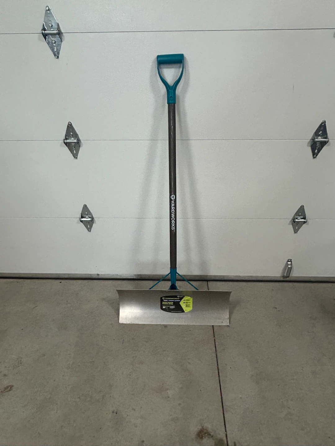 Yardworks 24-inch Aluminum Snow Pusher