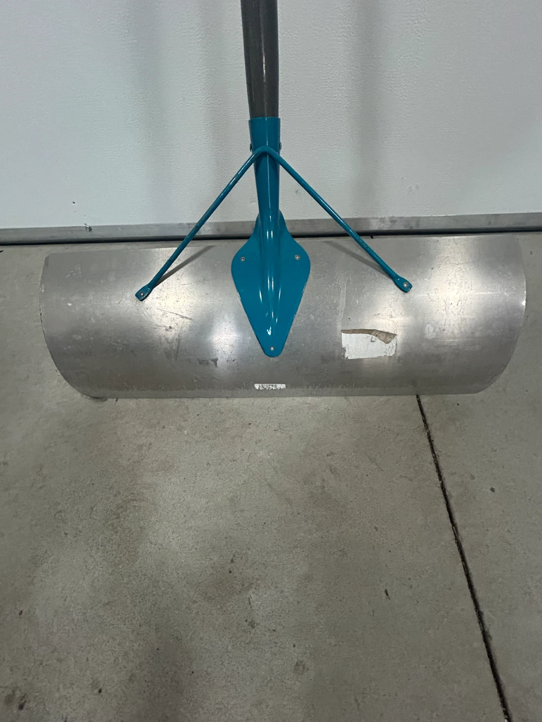 Yardworks 24-inch Aluminum Snow Pusher - photo 5
