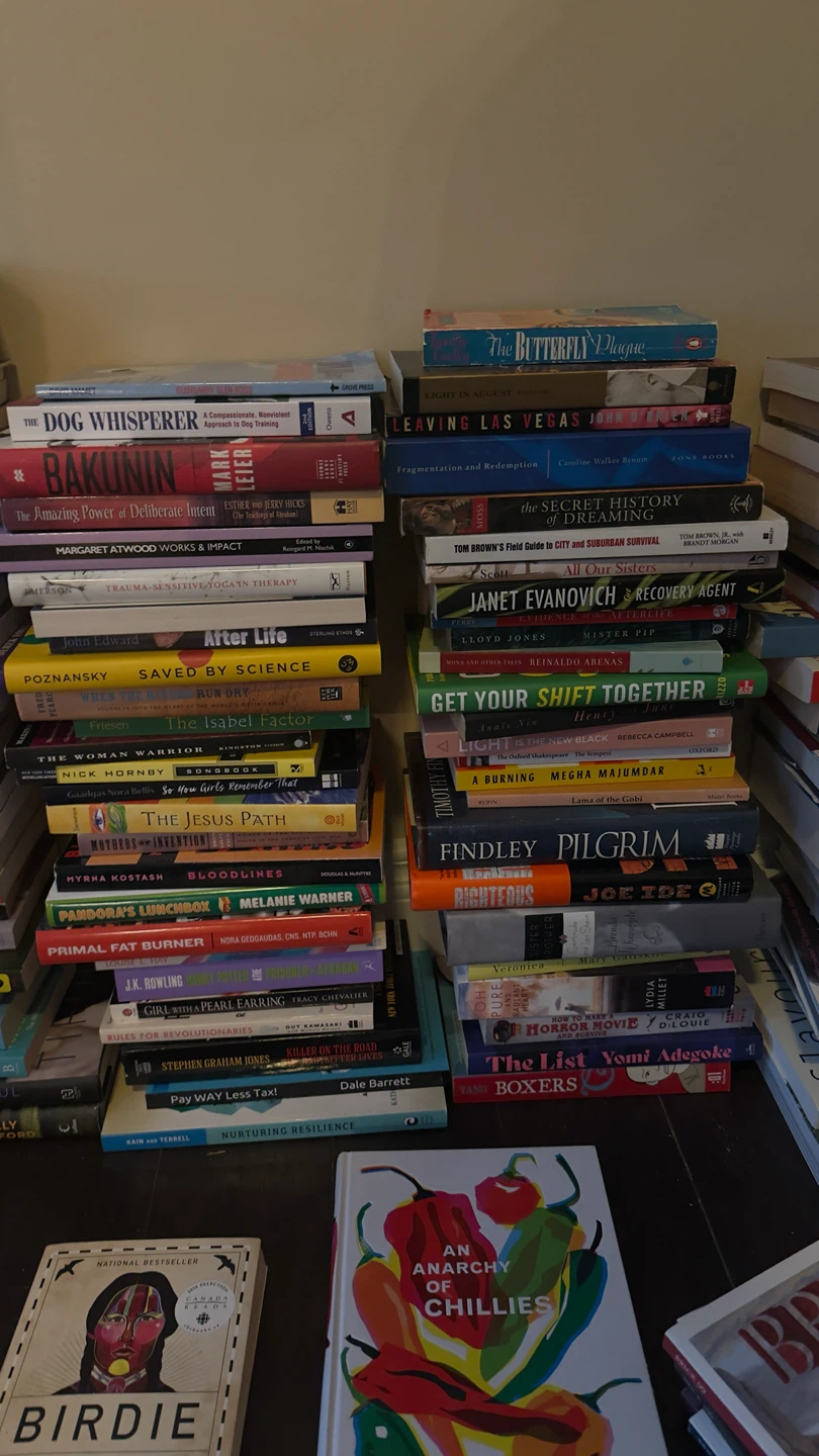 BOOK SALE 📚 - photo 2
