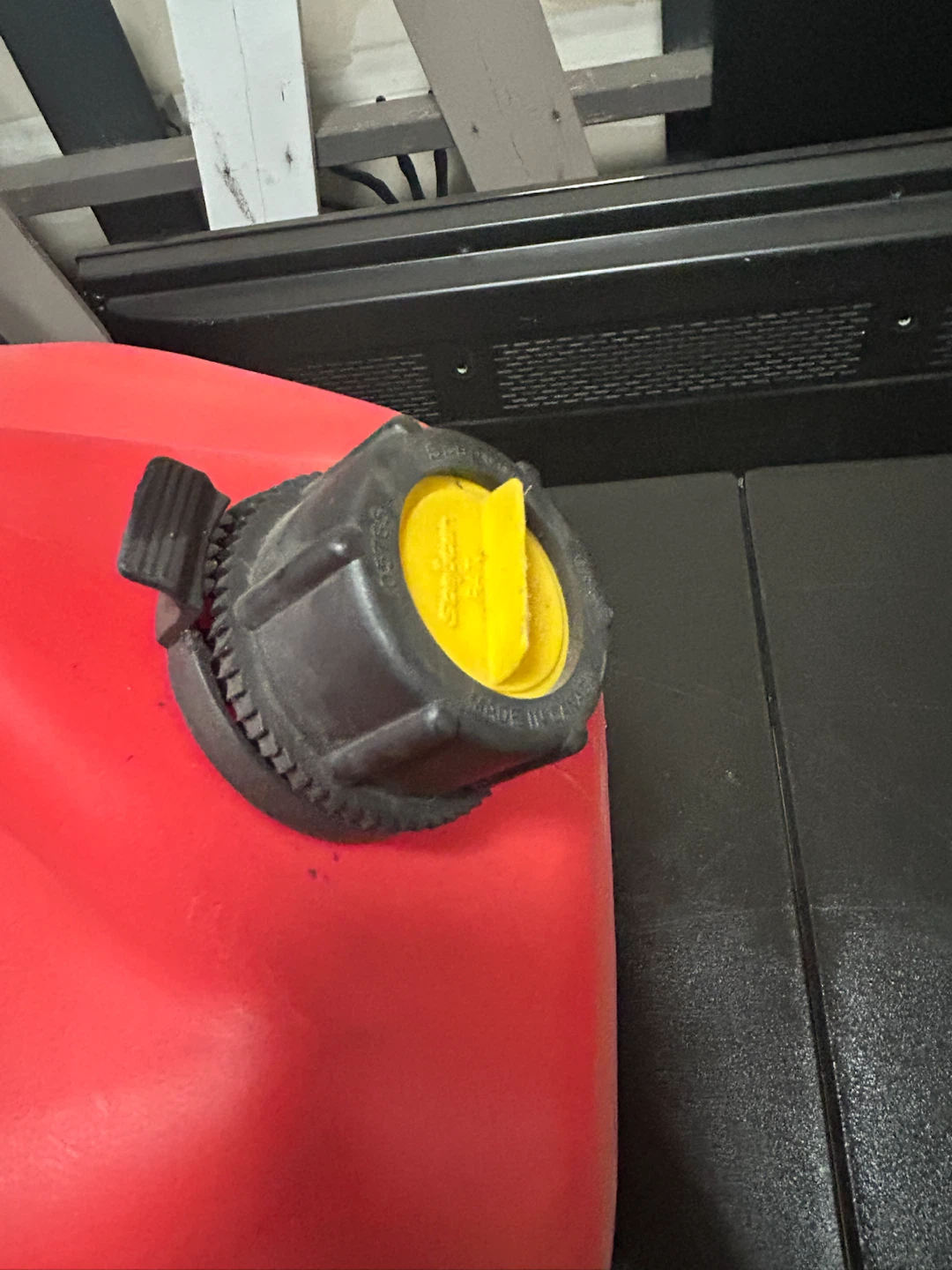 25L Gasoline Jerry Can - photo 3