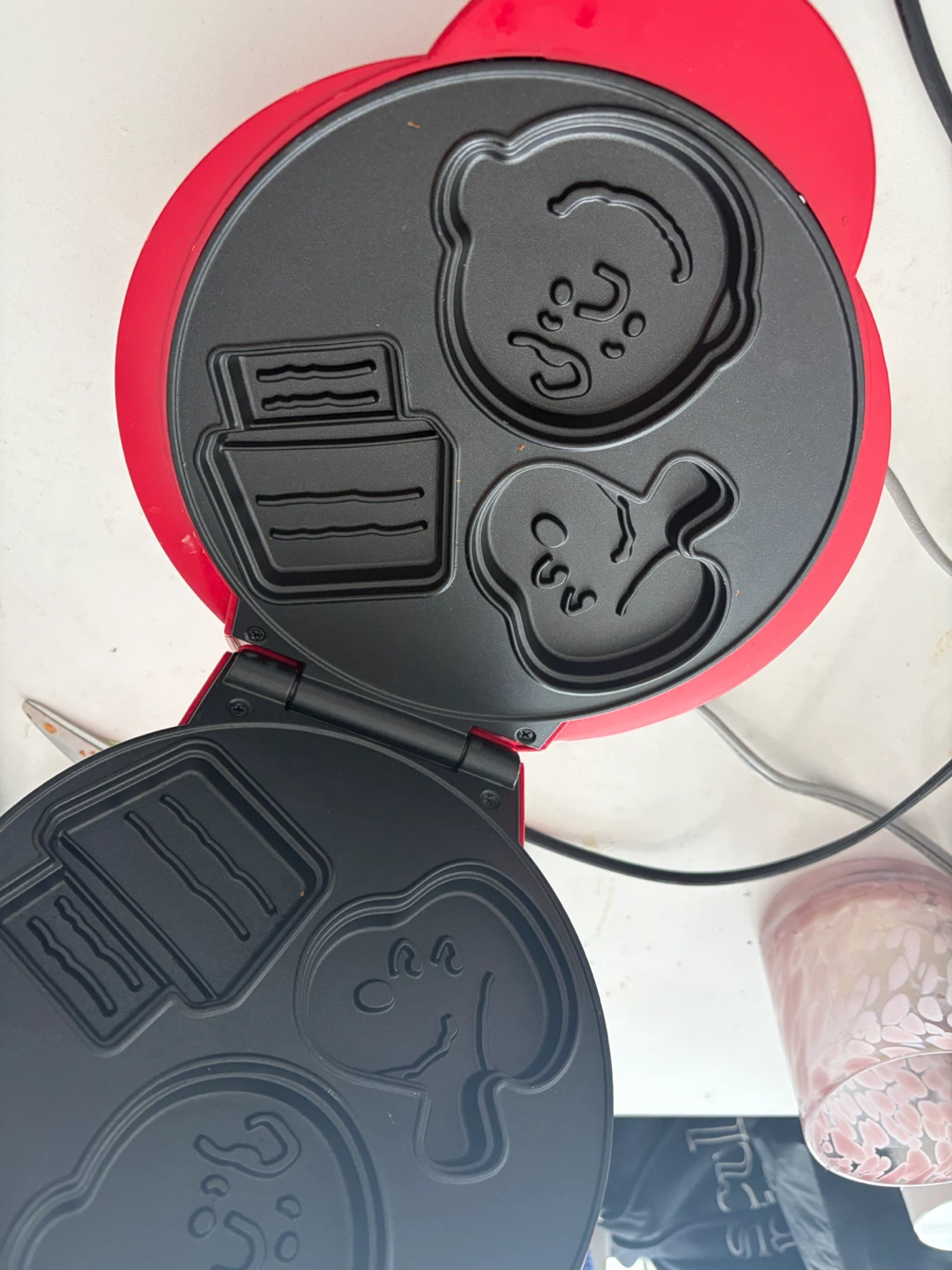 Peanuts Snoopy and Charlie Brown Waffle Maker - photo 2