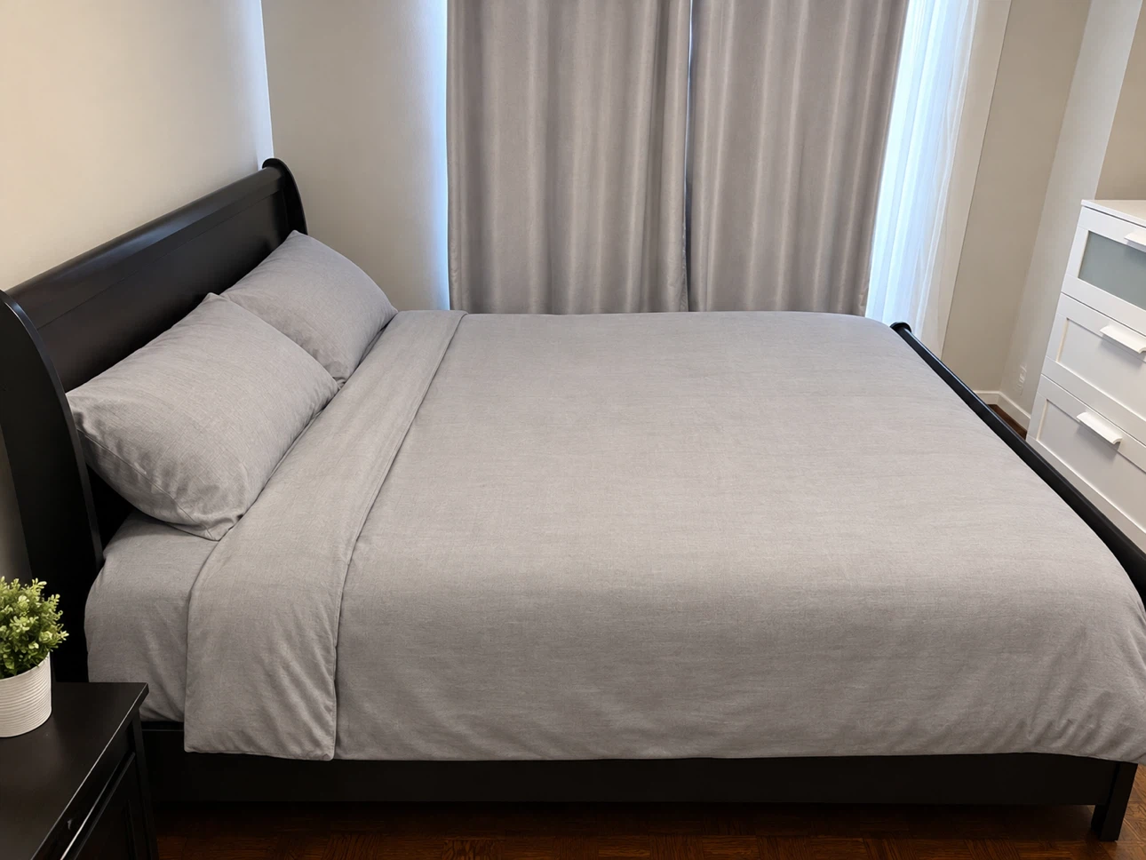 Dark Brown Wooden king Bed Frame