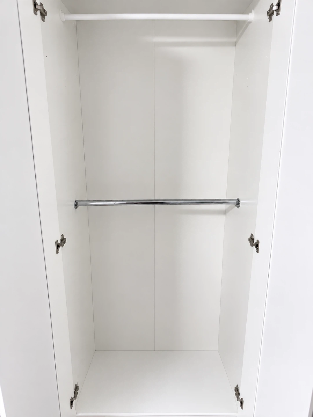 White Triple Door Wardrobe with Mirror - photo 2