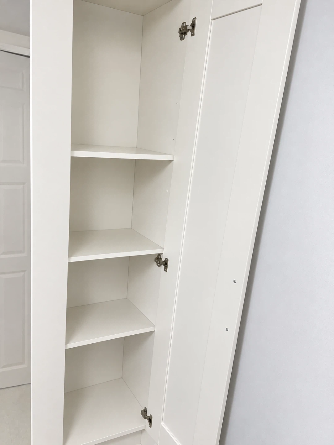 White Triple Door Wardrobe with Mirror - photo 3