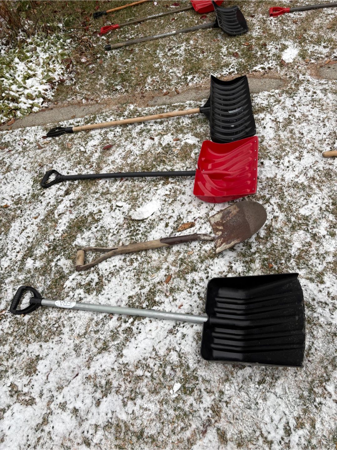 Snow Shovels and Garden Tools - photo 2