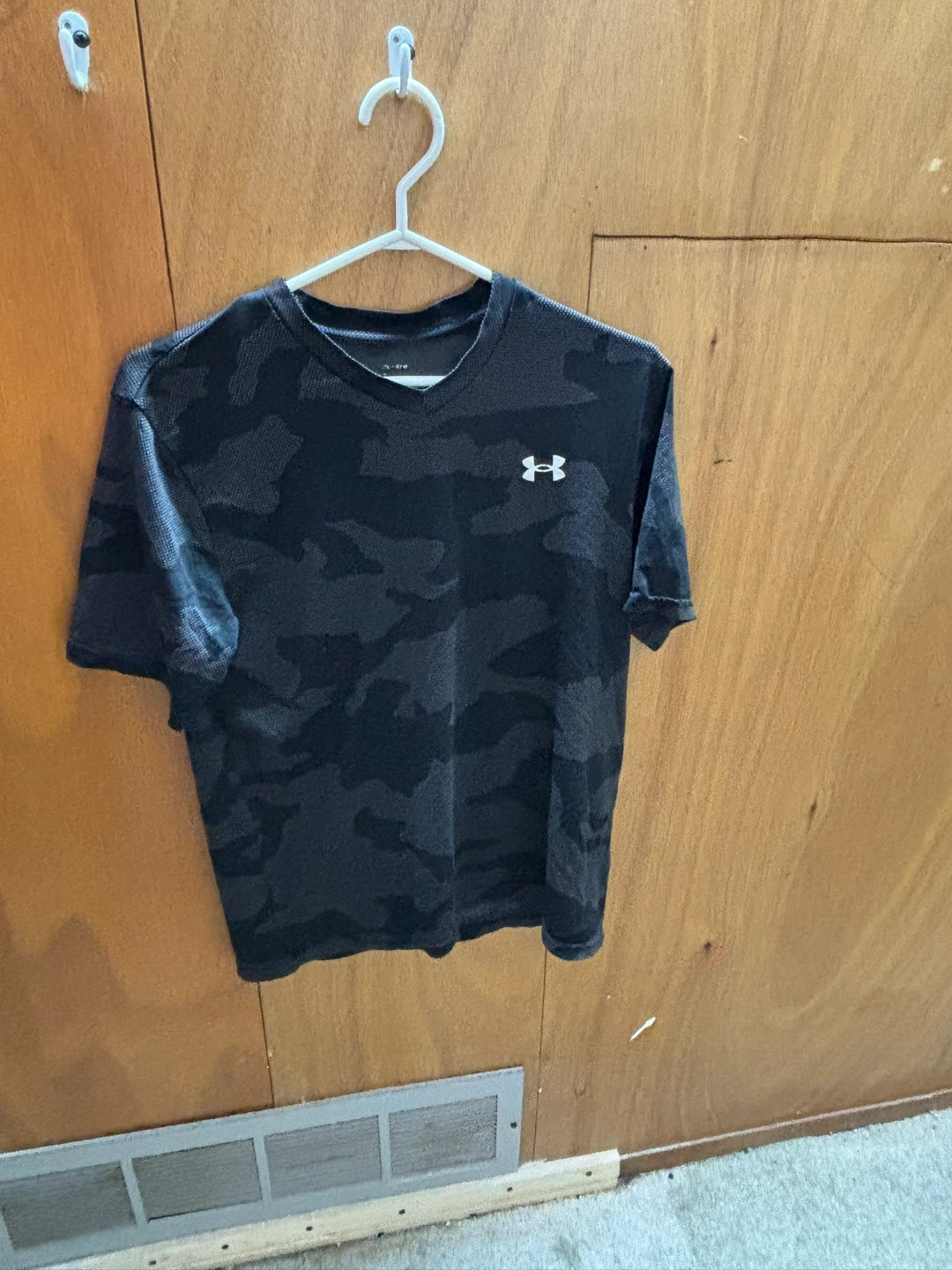 Under Armour V-Neck T-Shirt