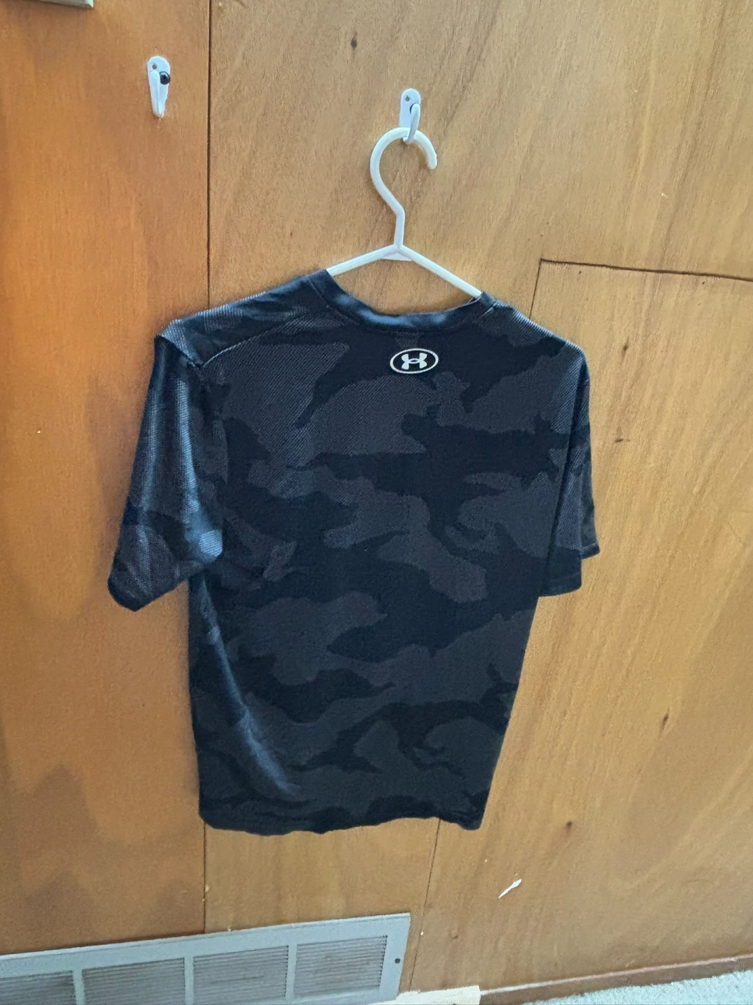 Under Armour V-Neck T-Shirt - photo 2