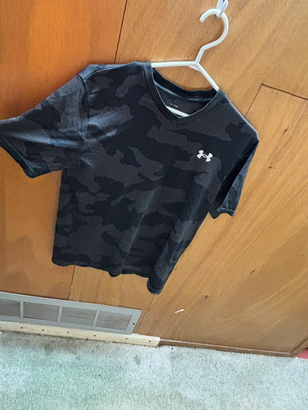 Under Armour V-Neck T-Shirt - photo 4