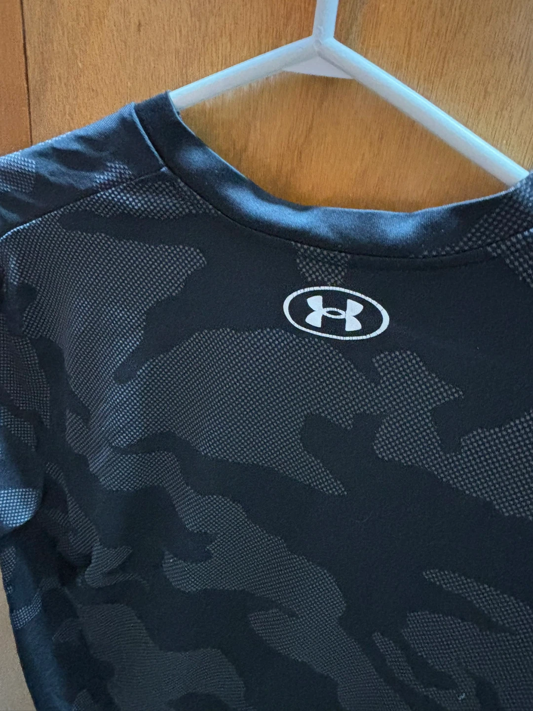 Under Armour V-Neck T-Shirt - photo 5