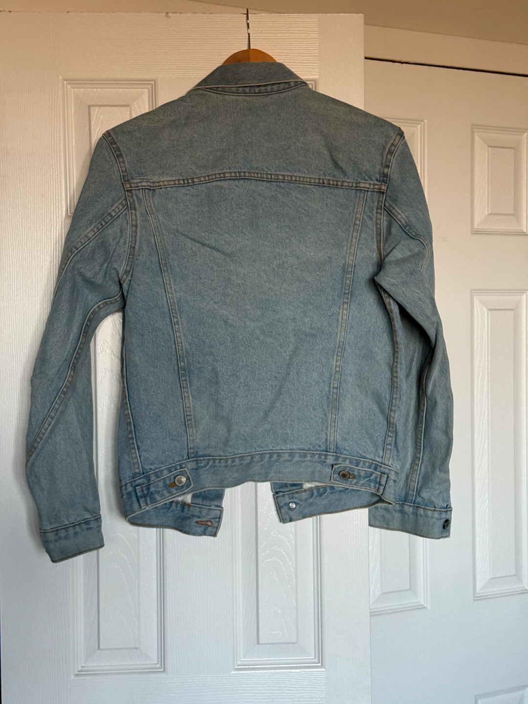 Light wash denim jacket - photo 2