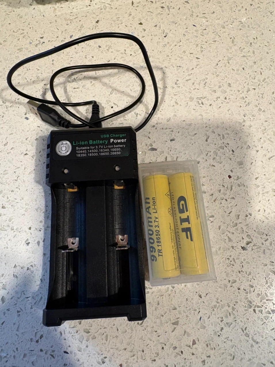 USB Li-ion Battery Charger with Two 18650 Batteries