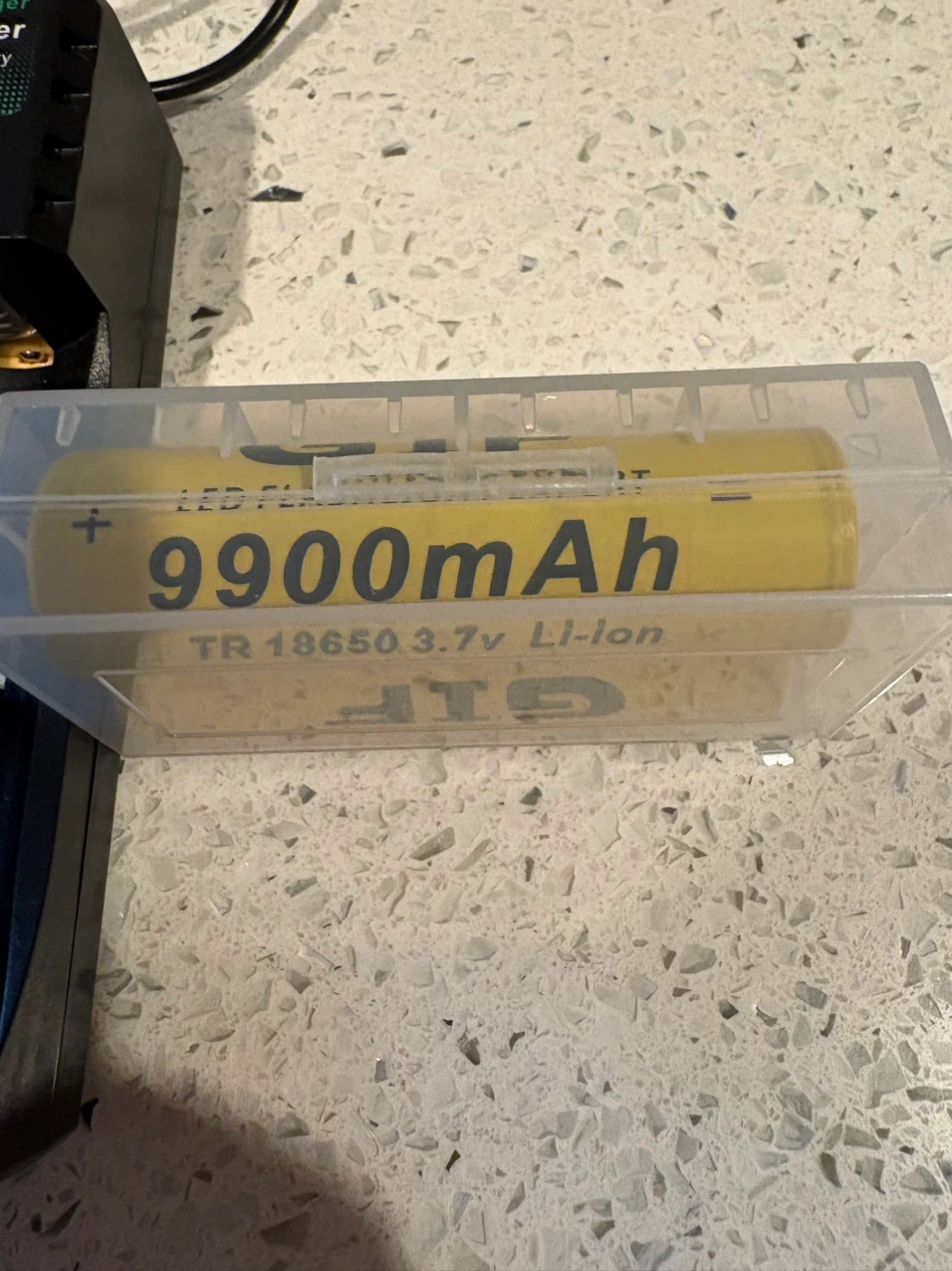 USB Li-ion Battery Charger with Two 18650 Batteries - photo 2