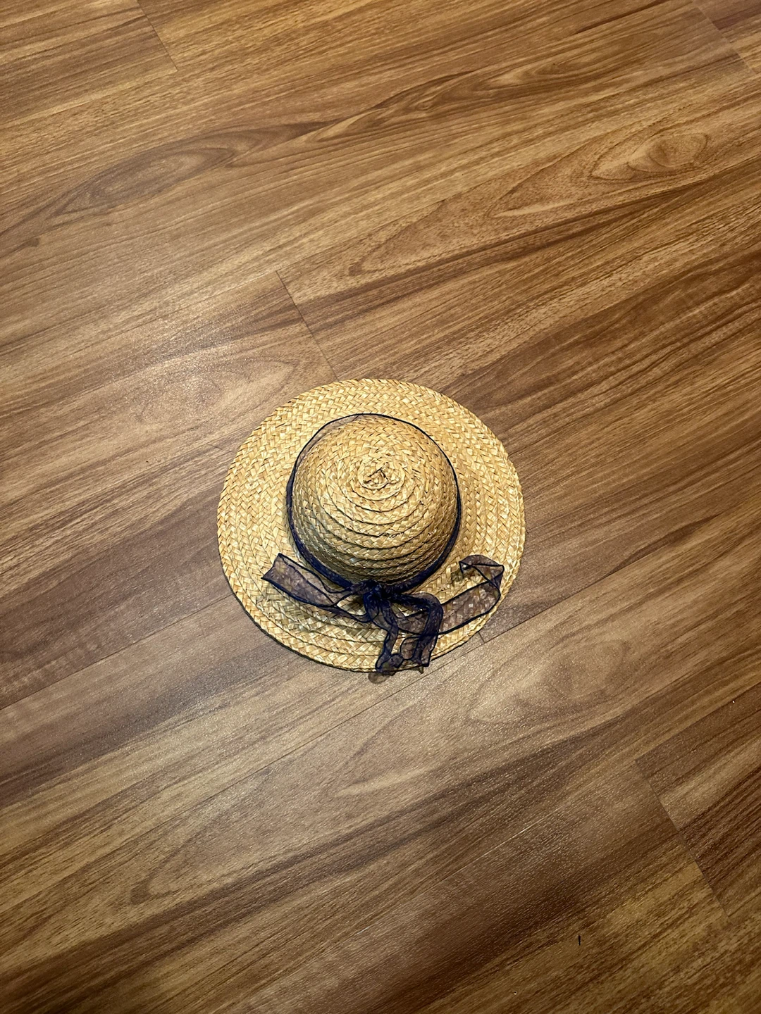 Straw boater hat with navy ribbon - photo 2