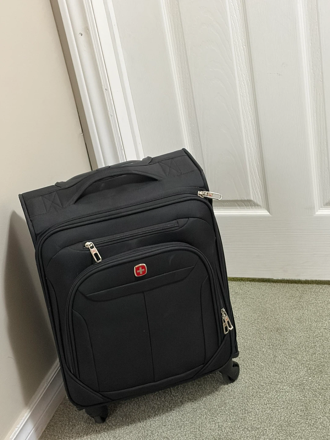 Swiss Gear Black Carry-On Luggage in good condition - photo 2