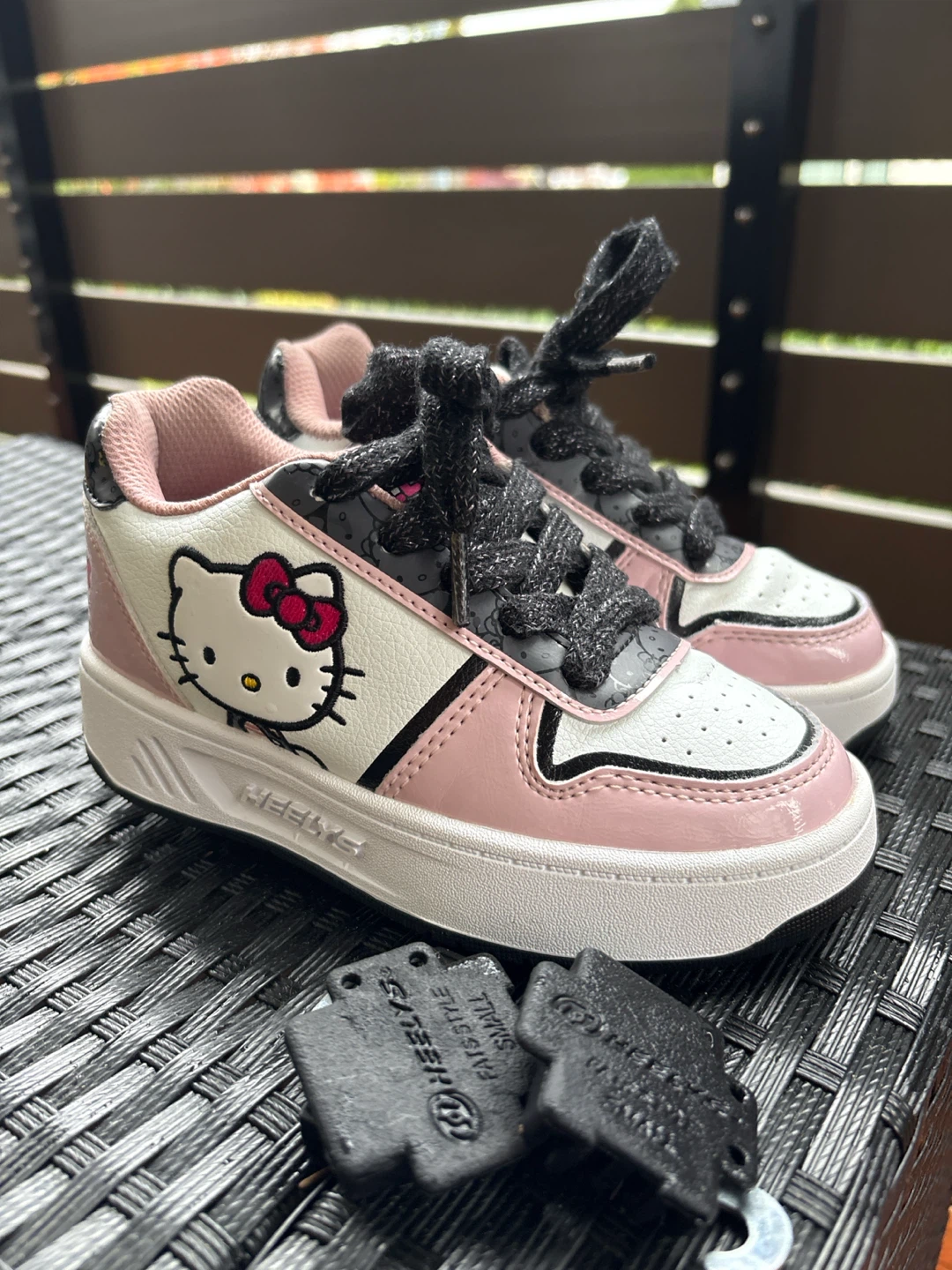 Heelys Girls Hello Kitty Kama youth size 13C-Roller Shoe
