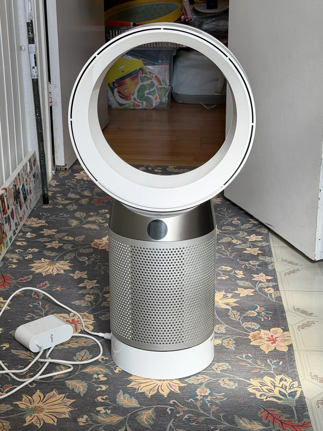 Dyson Pure Cool™ HEPA Air Purifier and Fan DP04 (White/Silver)