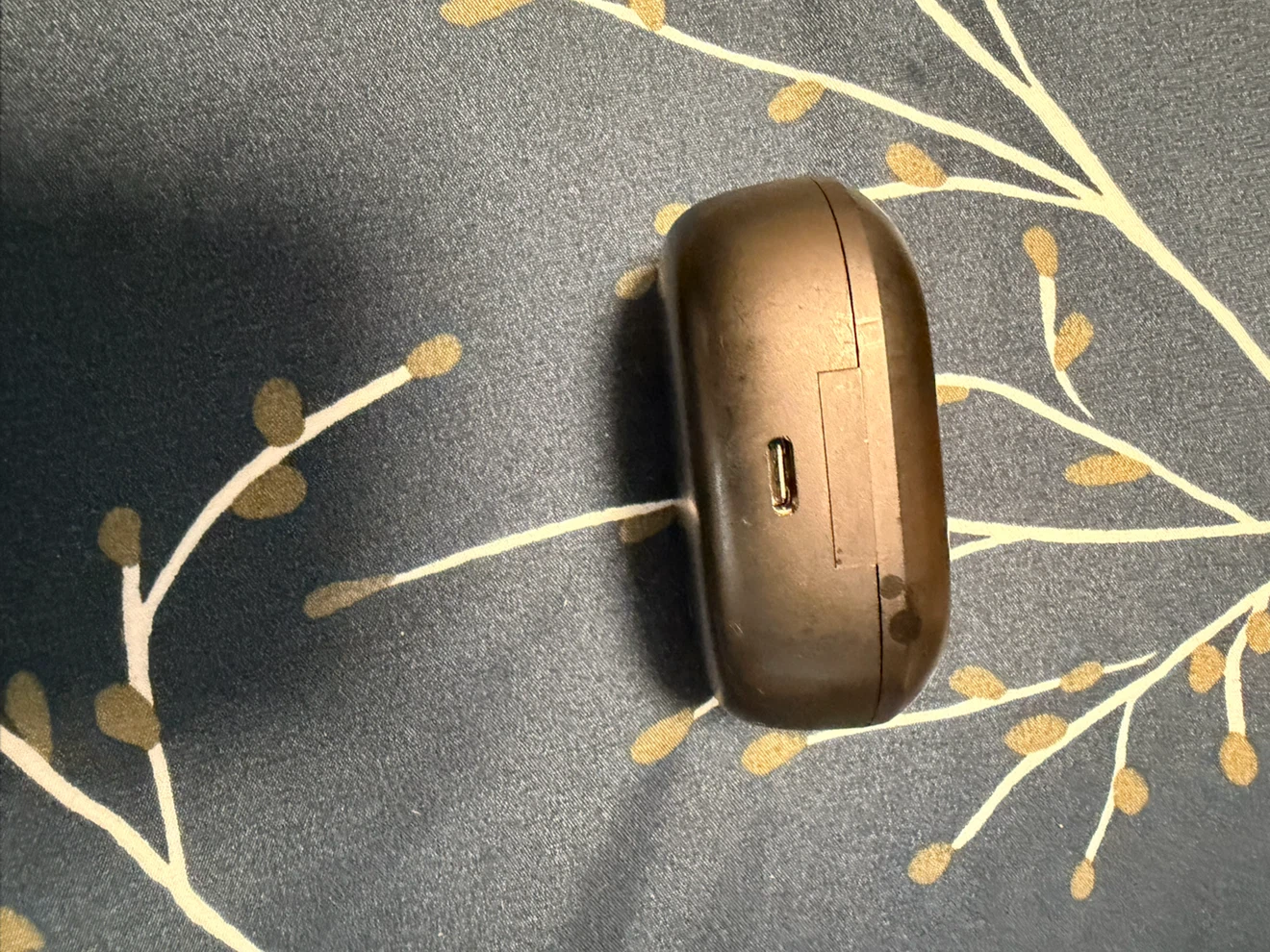 Hoco wireless earbuds with charging case - photo 3