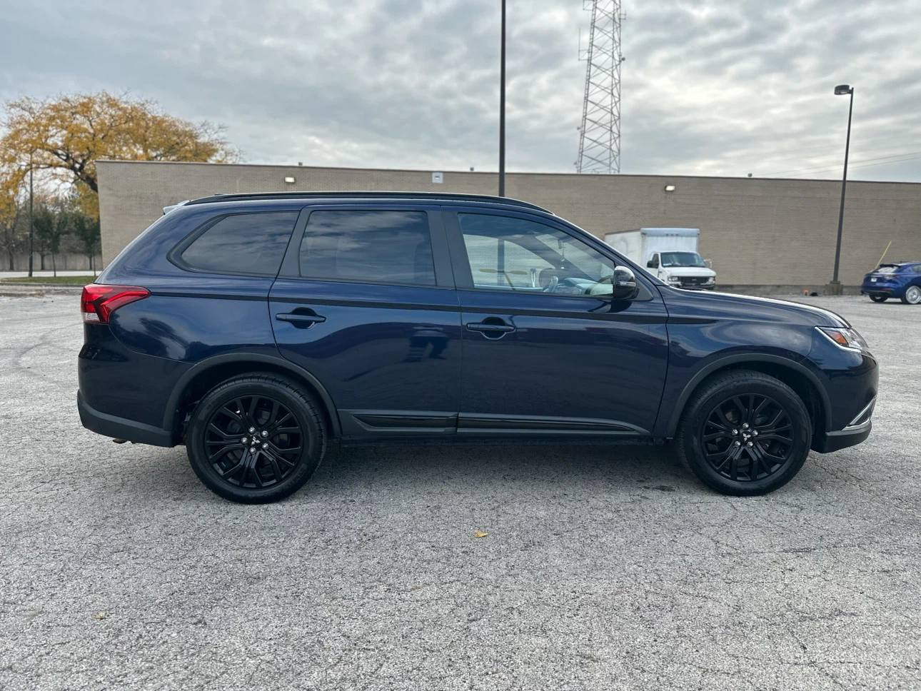 2018 Mitsubishi Outlander LE - photo 2