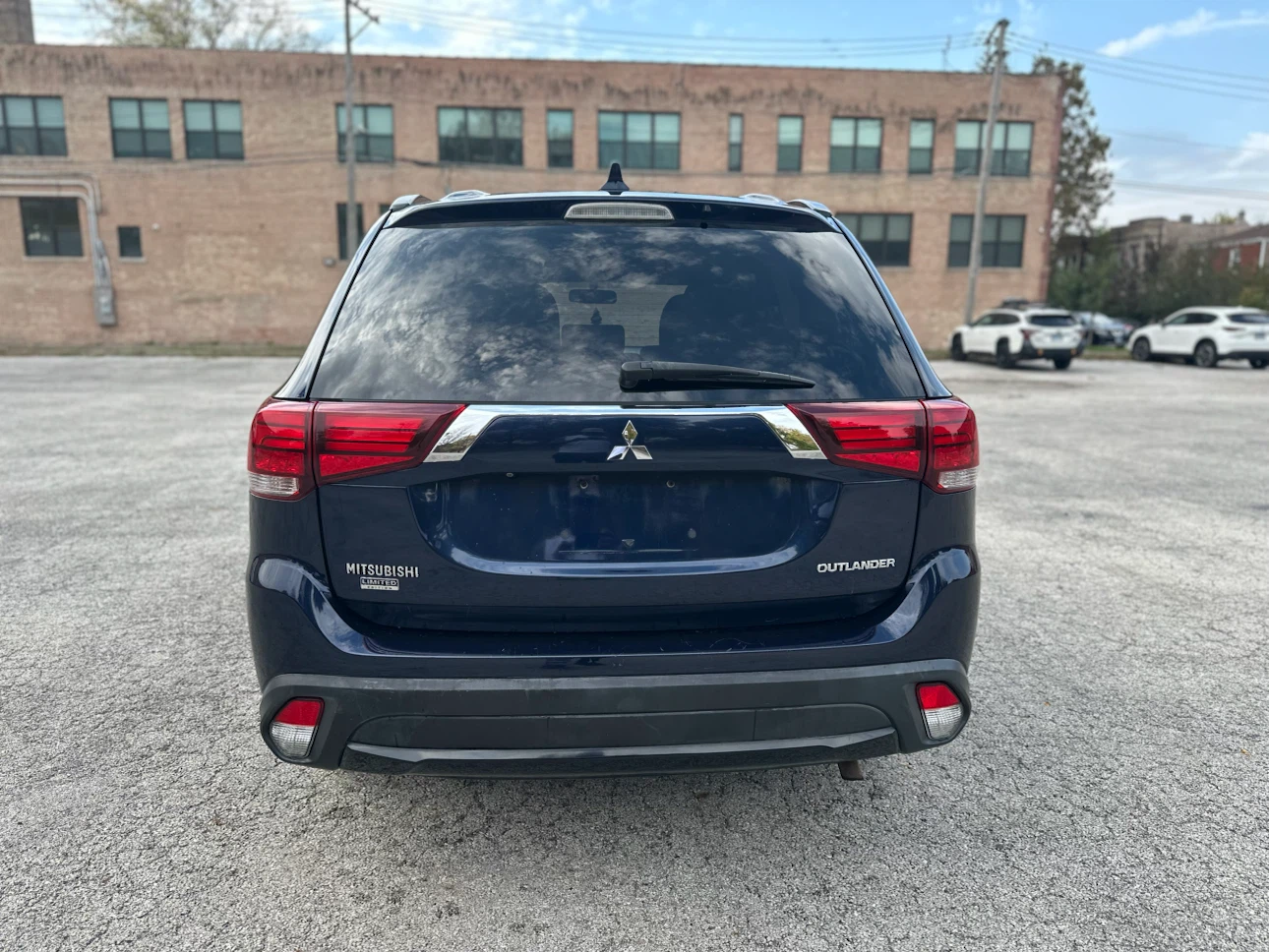 2018 Mitsubishi Outlander LE - photo 4