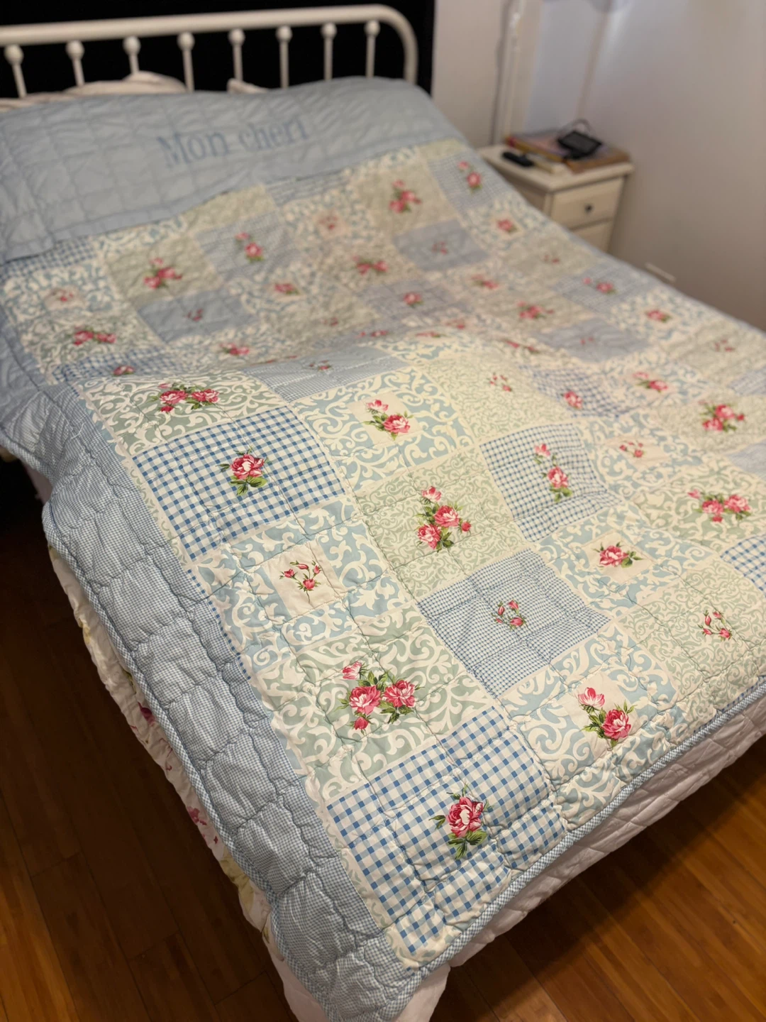 Blue and White Floral Patchwork Quilt - photo 2