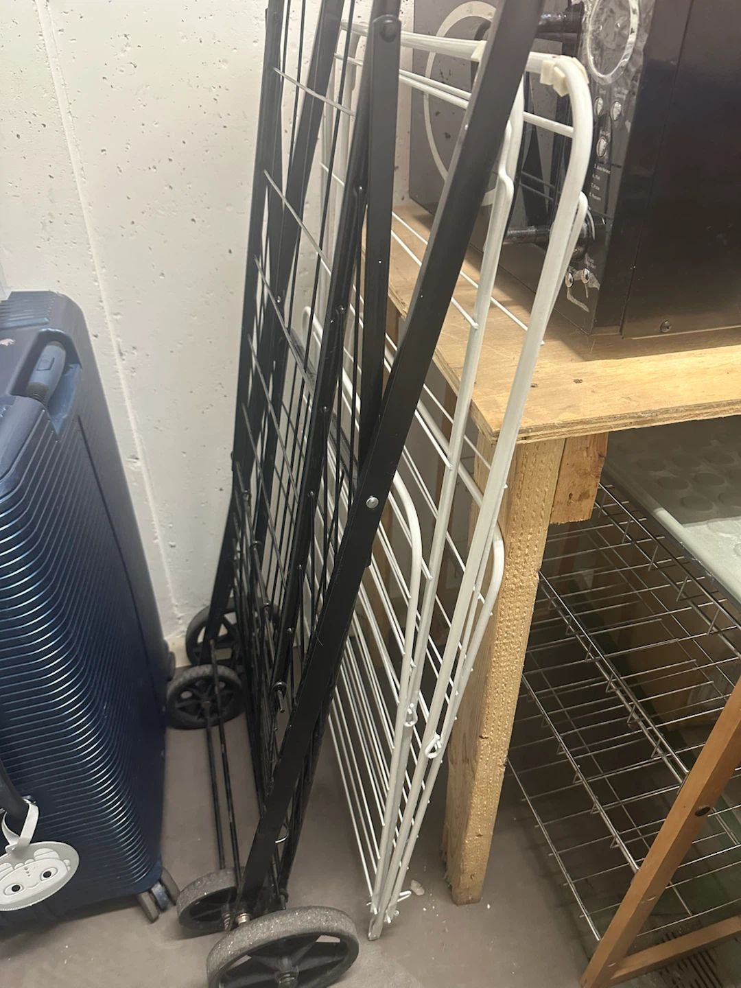 Collapsible White Laundry Drying Rack - photo 3