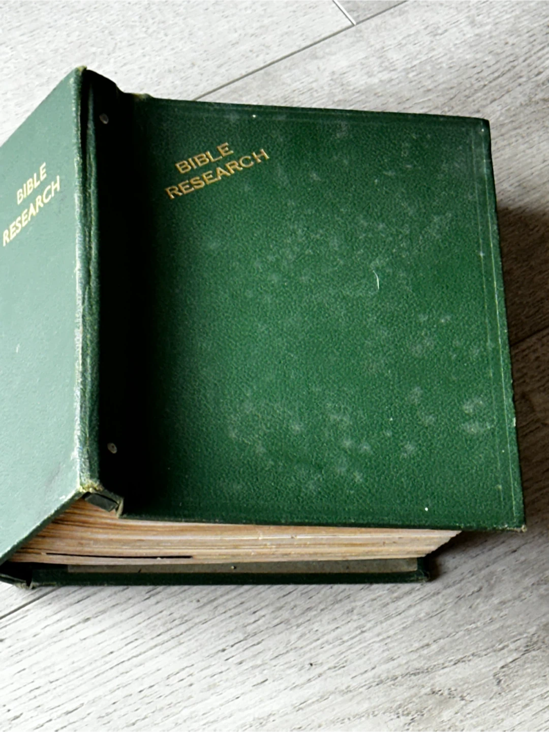 vintage Watchtower Bible Research storage binder