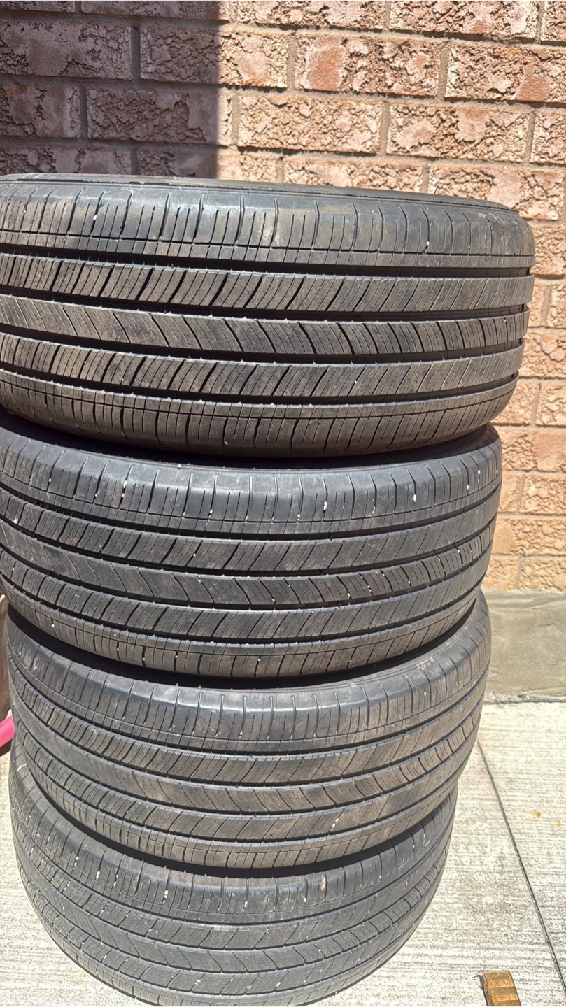 Set of 4 Used Tires 225/50R17 Michelin tires