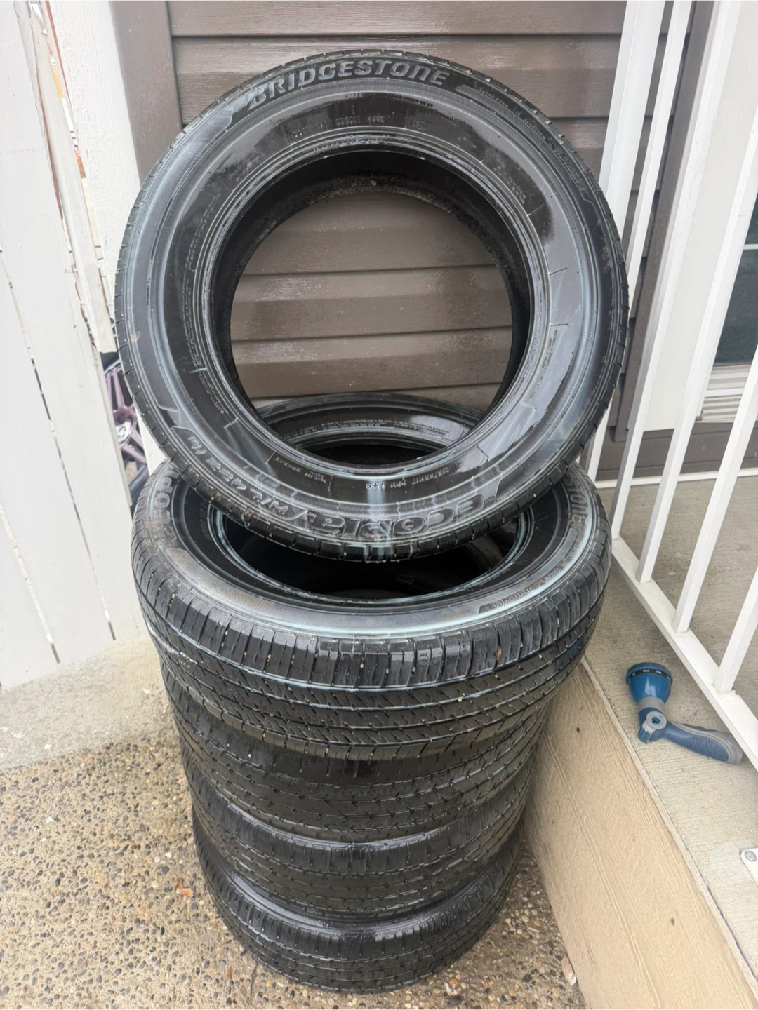 215/65/R17 Bridgestone S+M 65-70% Thread
