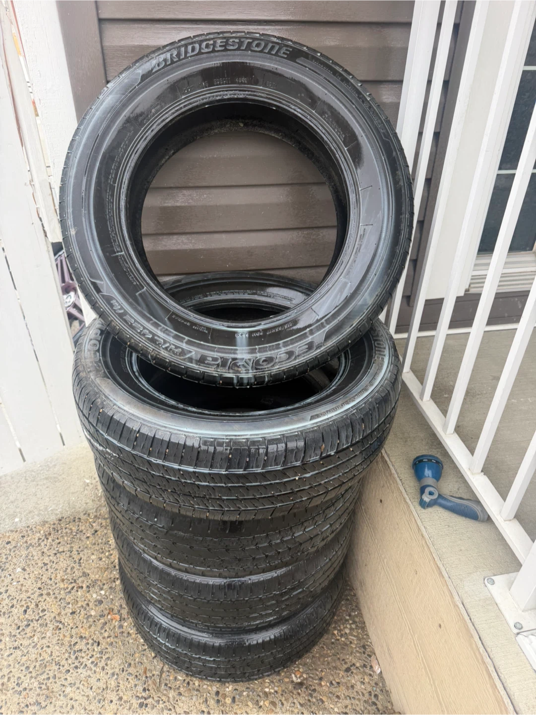 215/65/R17 Bridgestone S+M 65-70% Thread - photo 2