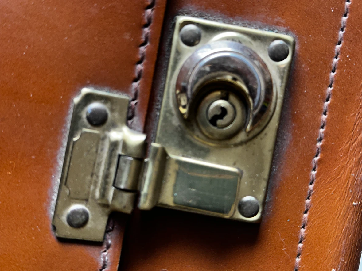 Vintage hard shell case /suitcase / briefcase - photo 4