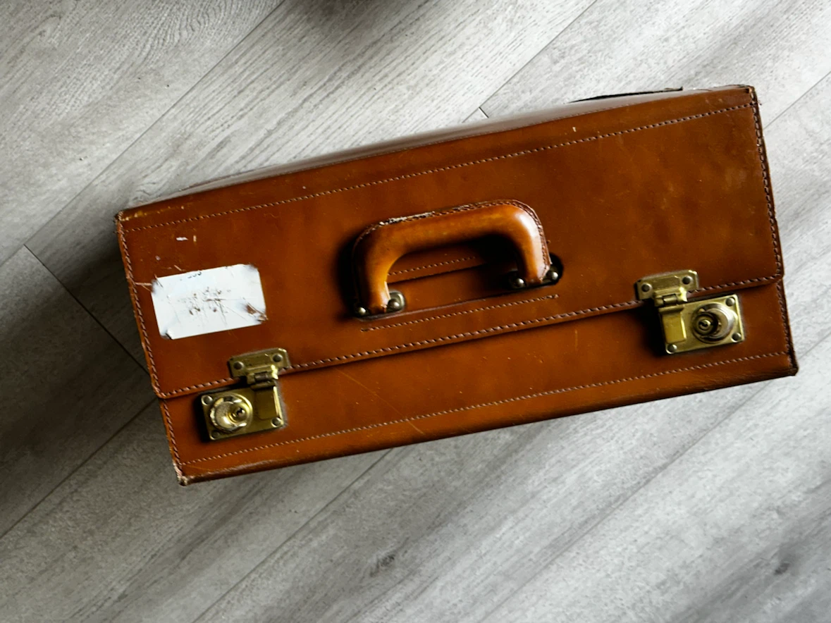 Vintage hard shell case /suitcase / briefcase - photo 3