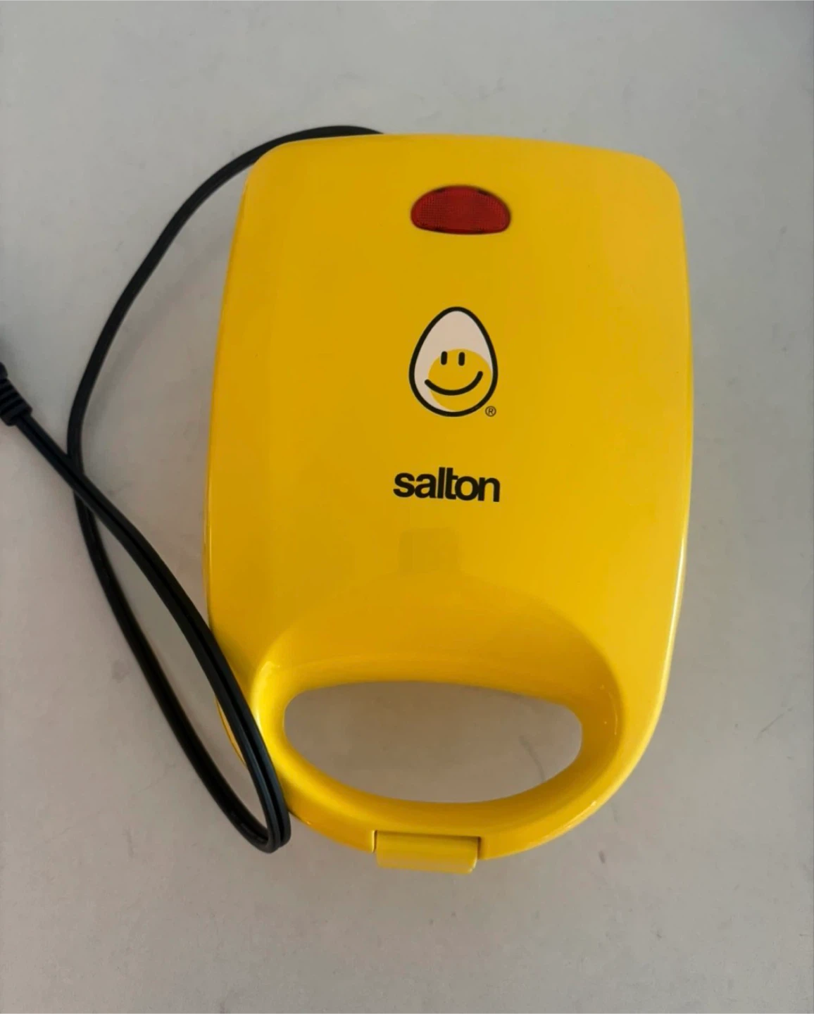 Salton Egg Cooker / Breakfast Sandwich Maker