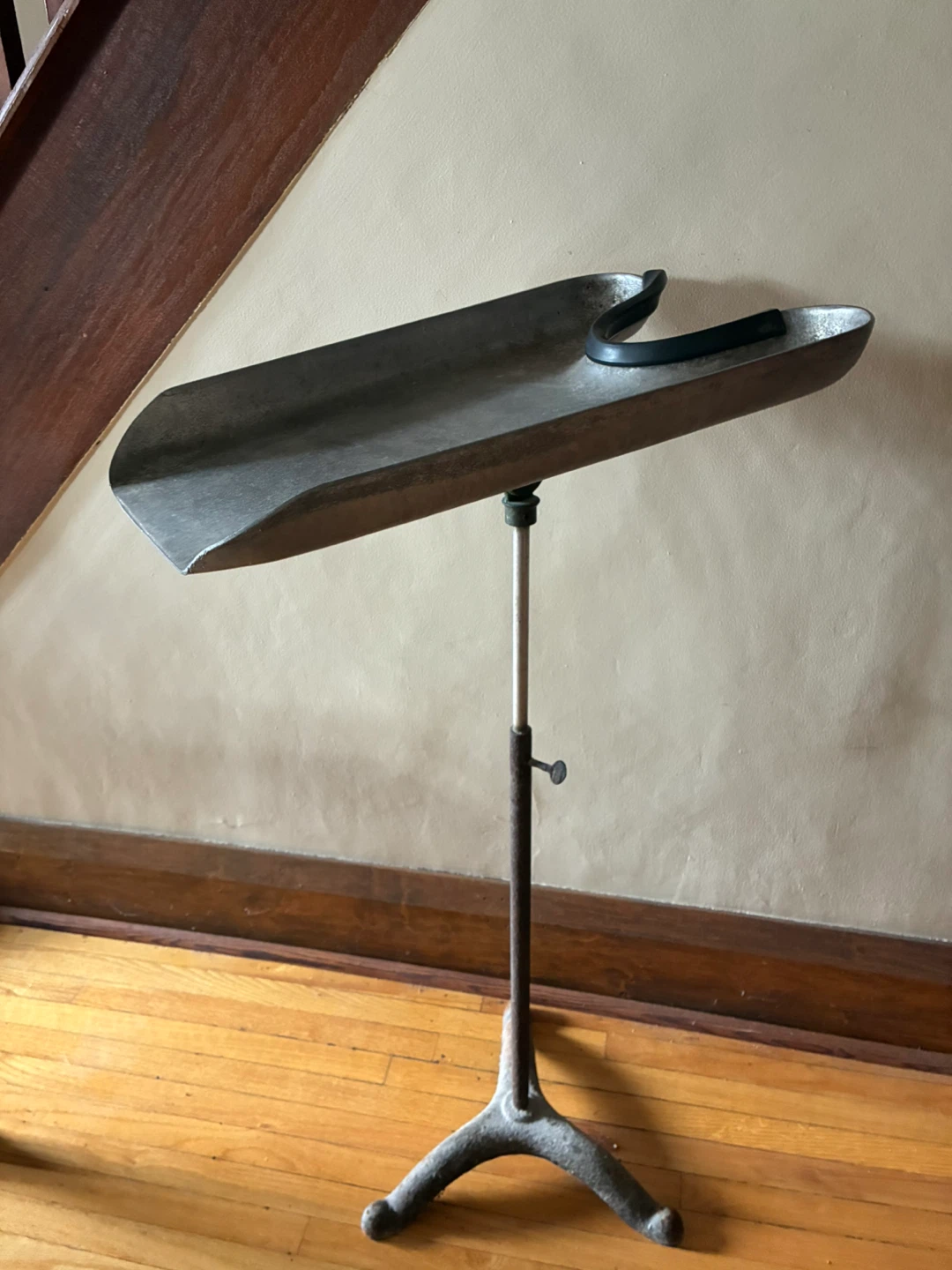 Vintage Industrial Barber Stand – Plant Stand / Catch-All - photo 3