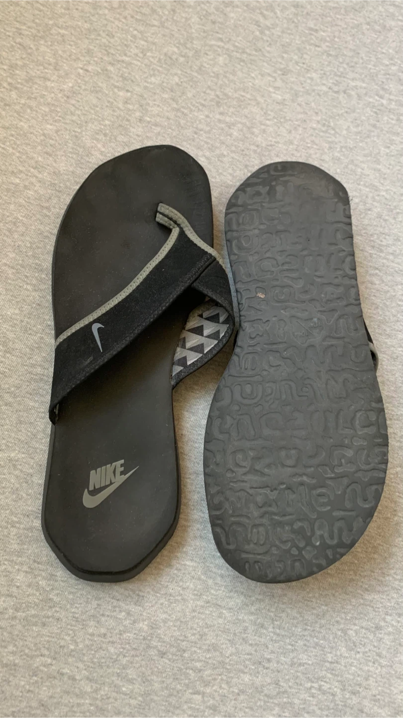 Nike Flip Flops - Women’s Size 11 / Men’s Size 10