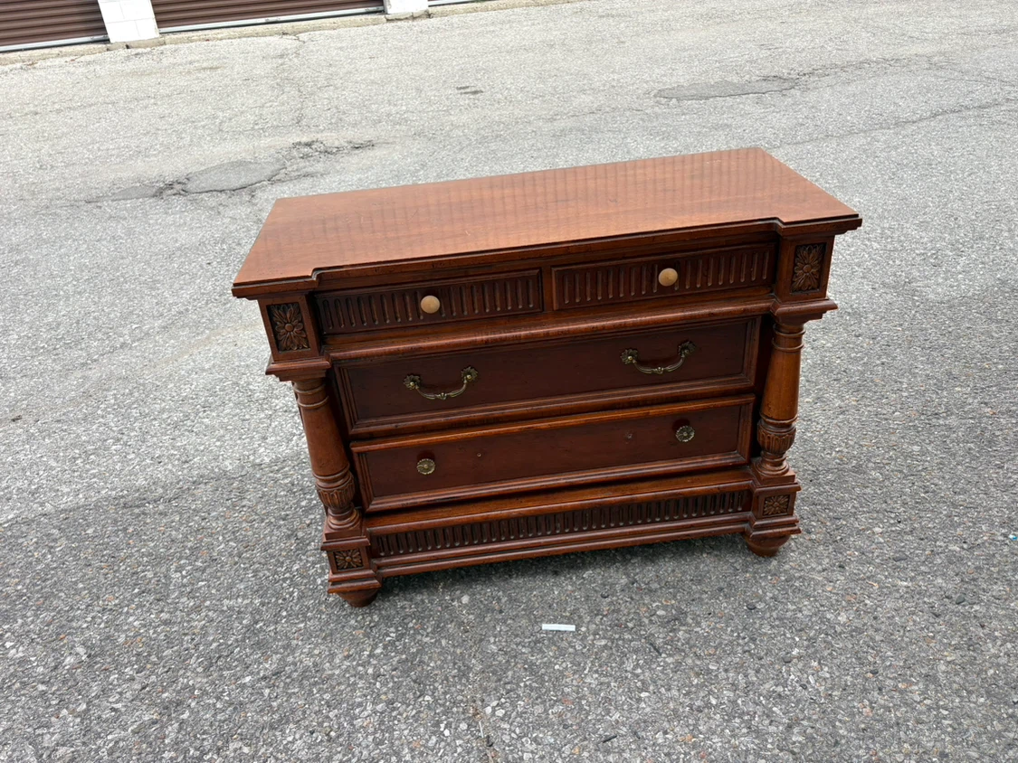 Free delivery used Vintage Style Wooden Three-Drawer Chest