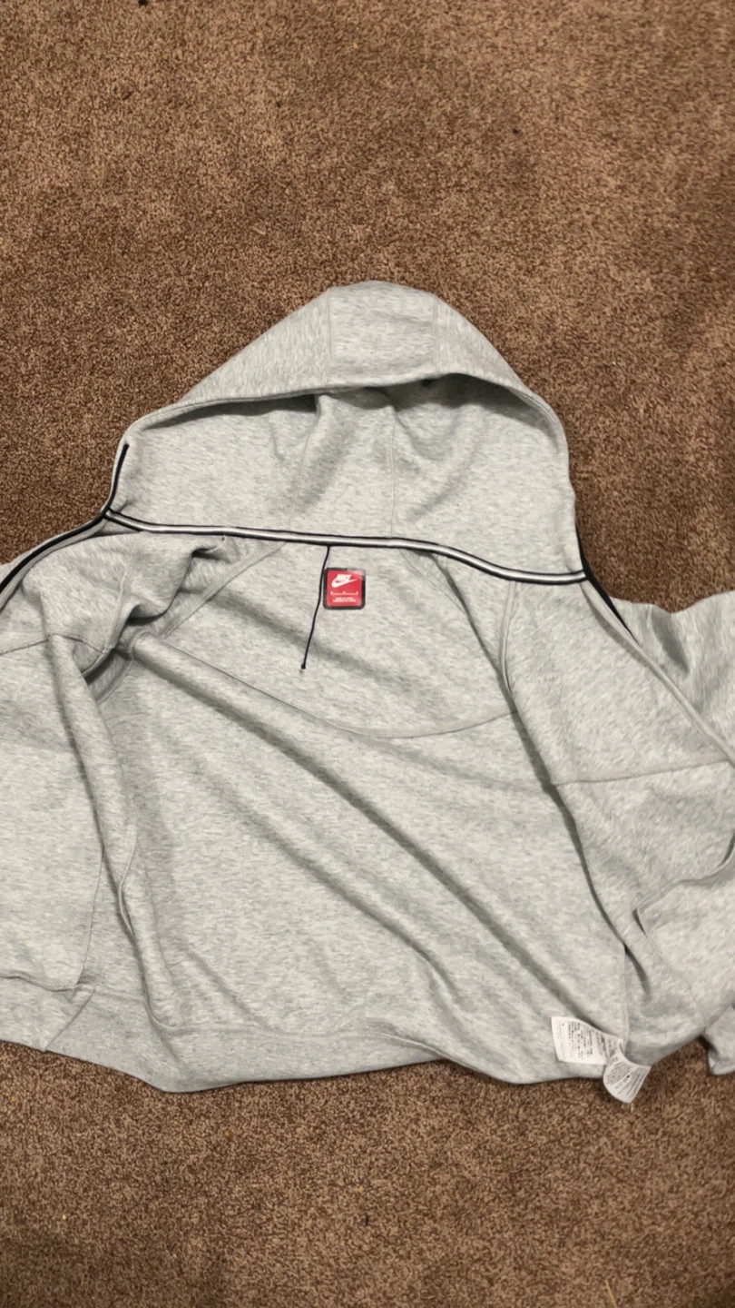 grey nike tech top