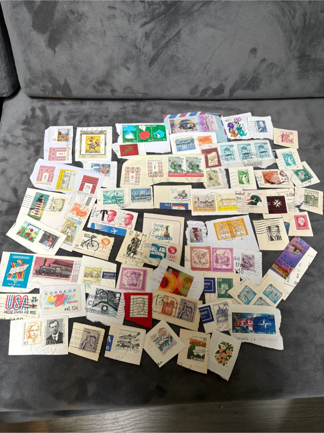 Large collection of vintage postage stamps - photo 3