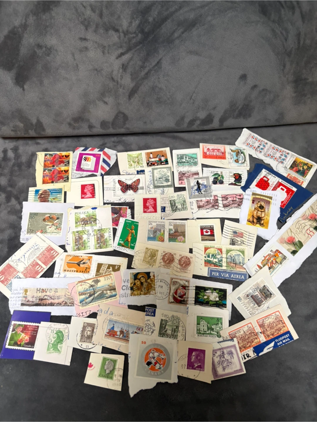 Large collection of vintage postage stamps - photo 4