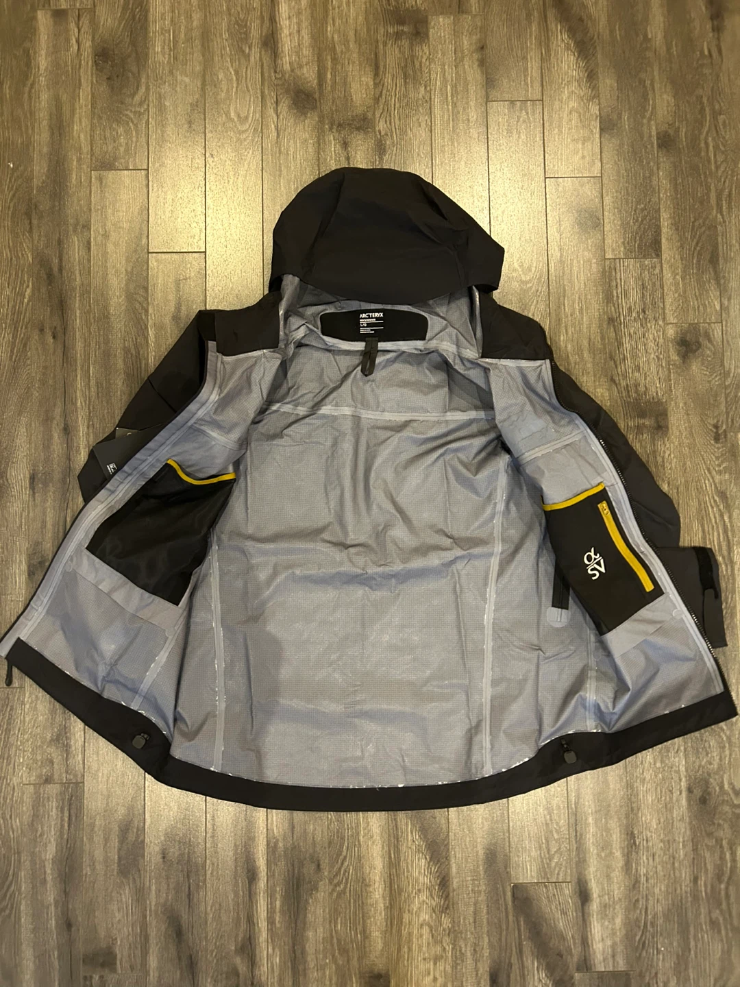 Arc'teryx Alpha SV Jacket (24k Gold) - Men's Large - photo 2