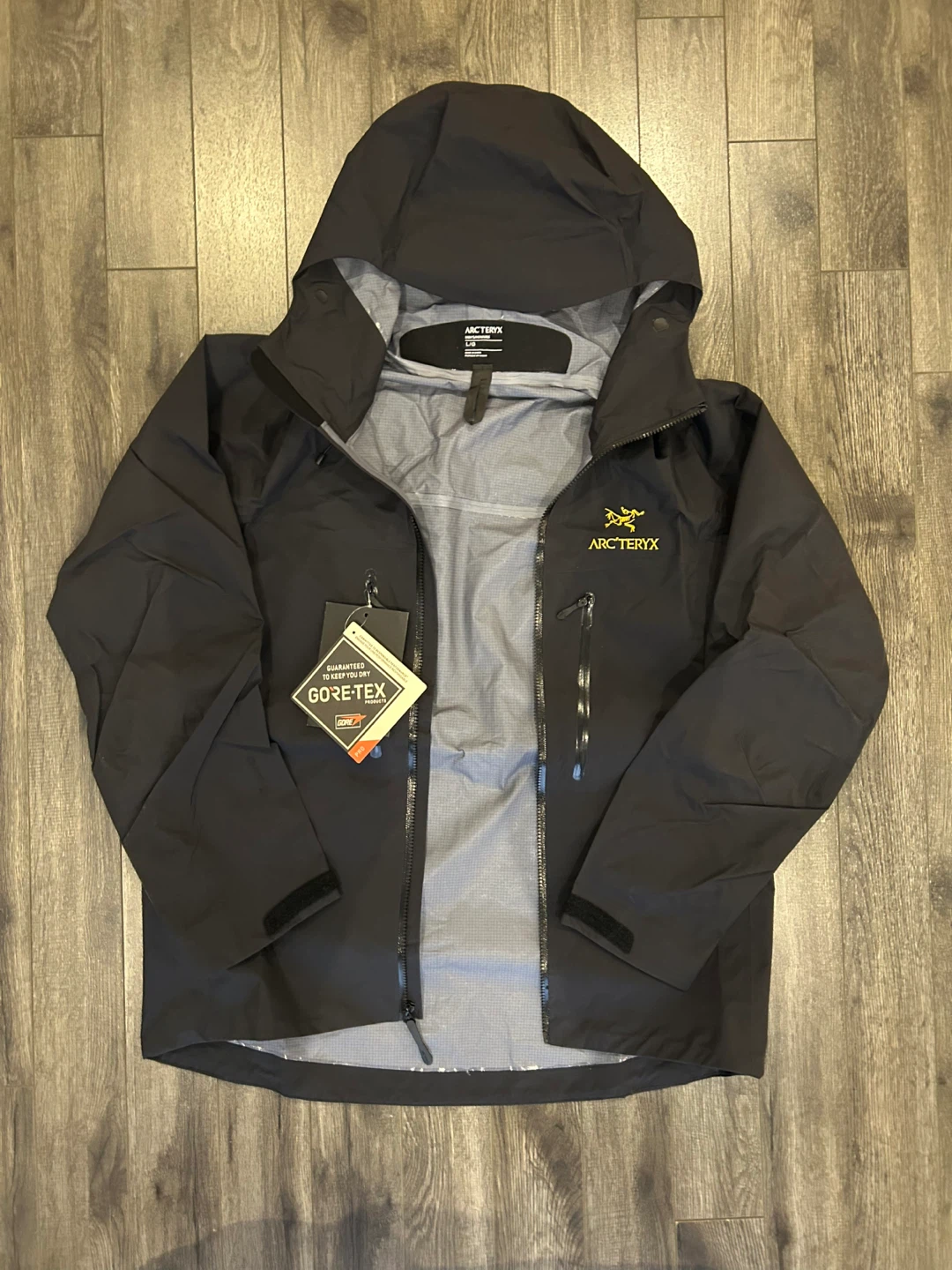 Arc'teryx Alpha SV Jacket (24k Gold) - Men's Large