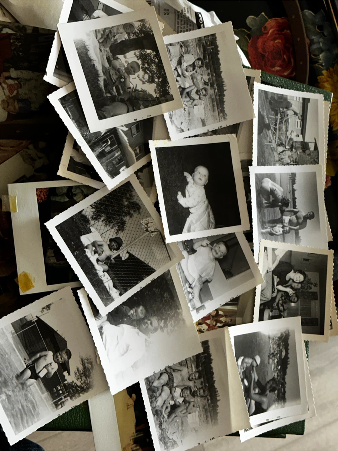 1940/50s photograph album loaded 120-125 pics - photo 2