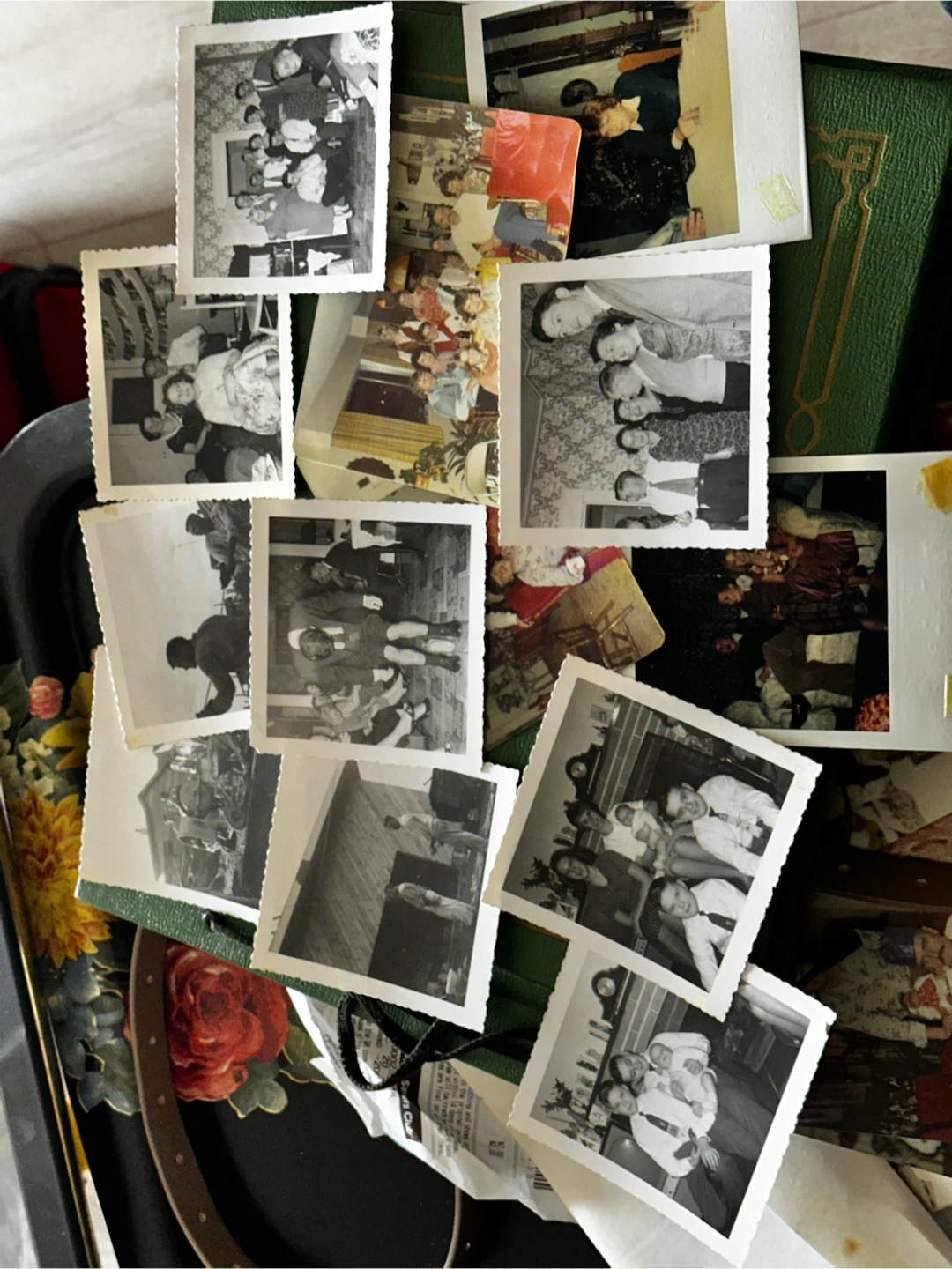 1940/50s photograph album loaded 120-125 pics - photo 3