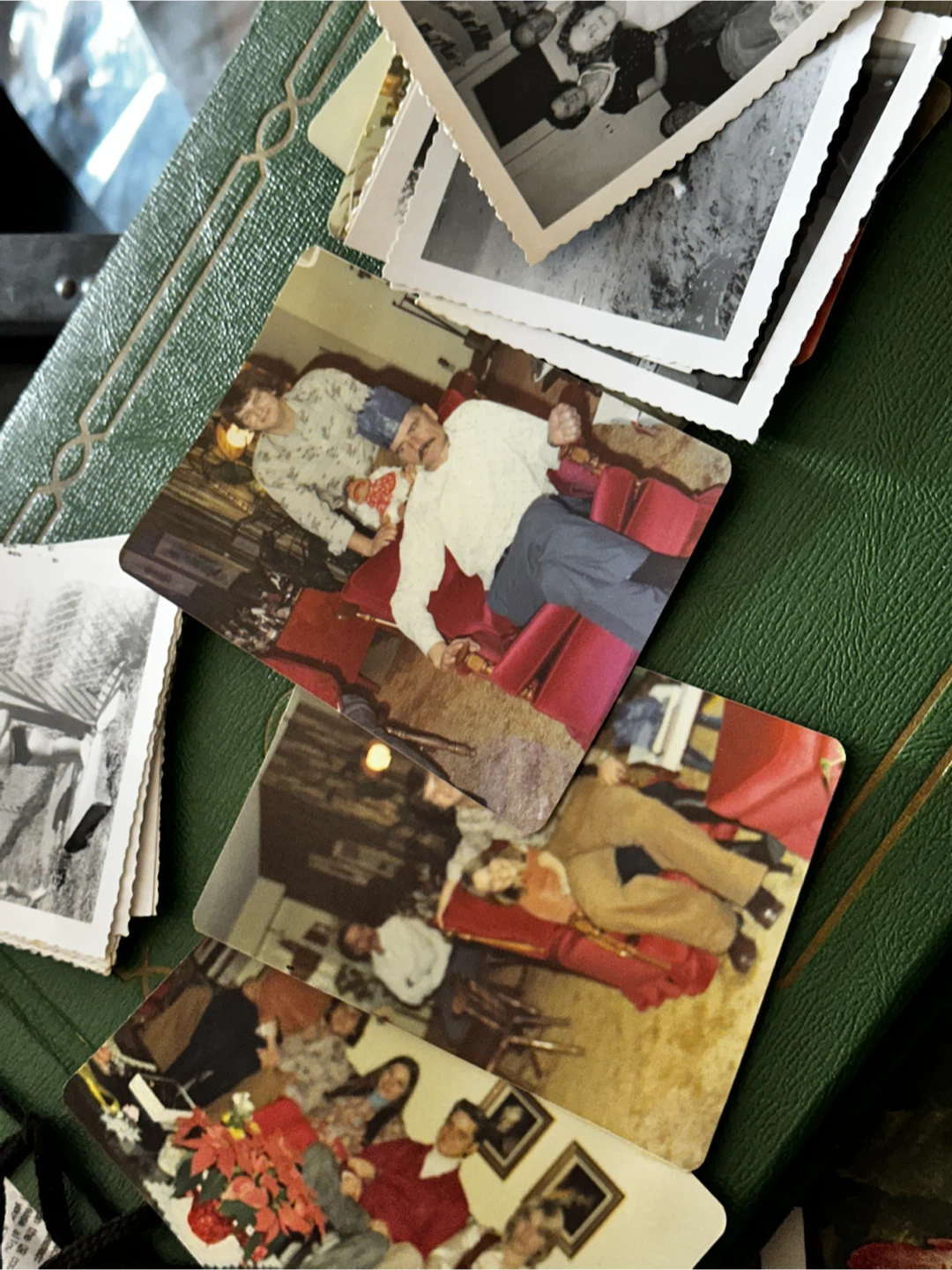 1940/50s photograph album loaded 120-125 pics - photo 4