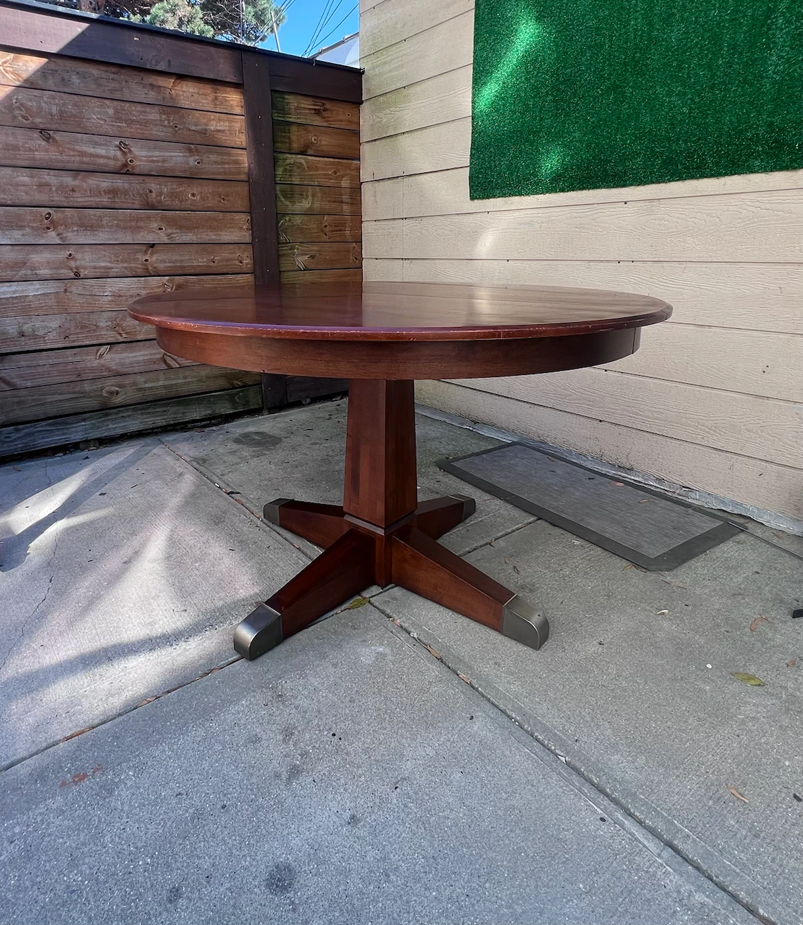 Round vintage Wooden Dining Table. Mesa para comedor.