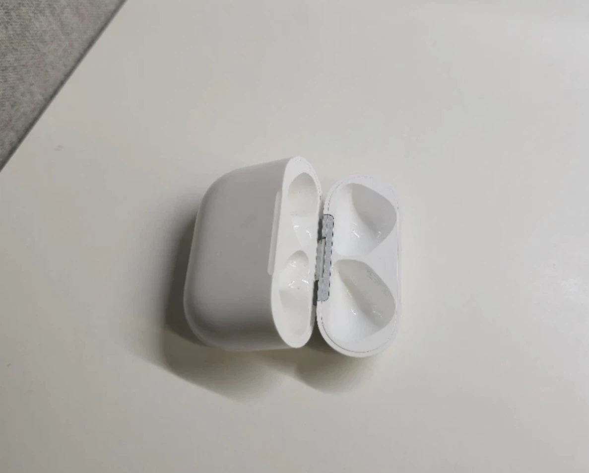 Apple AirPods 4th Generation Charging Case - photo 2