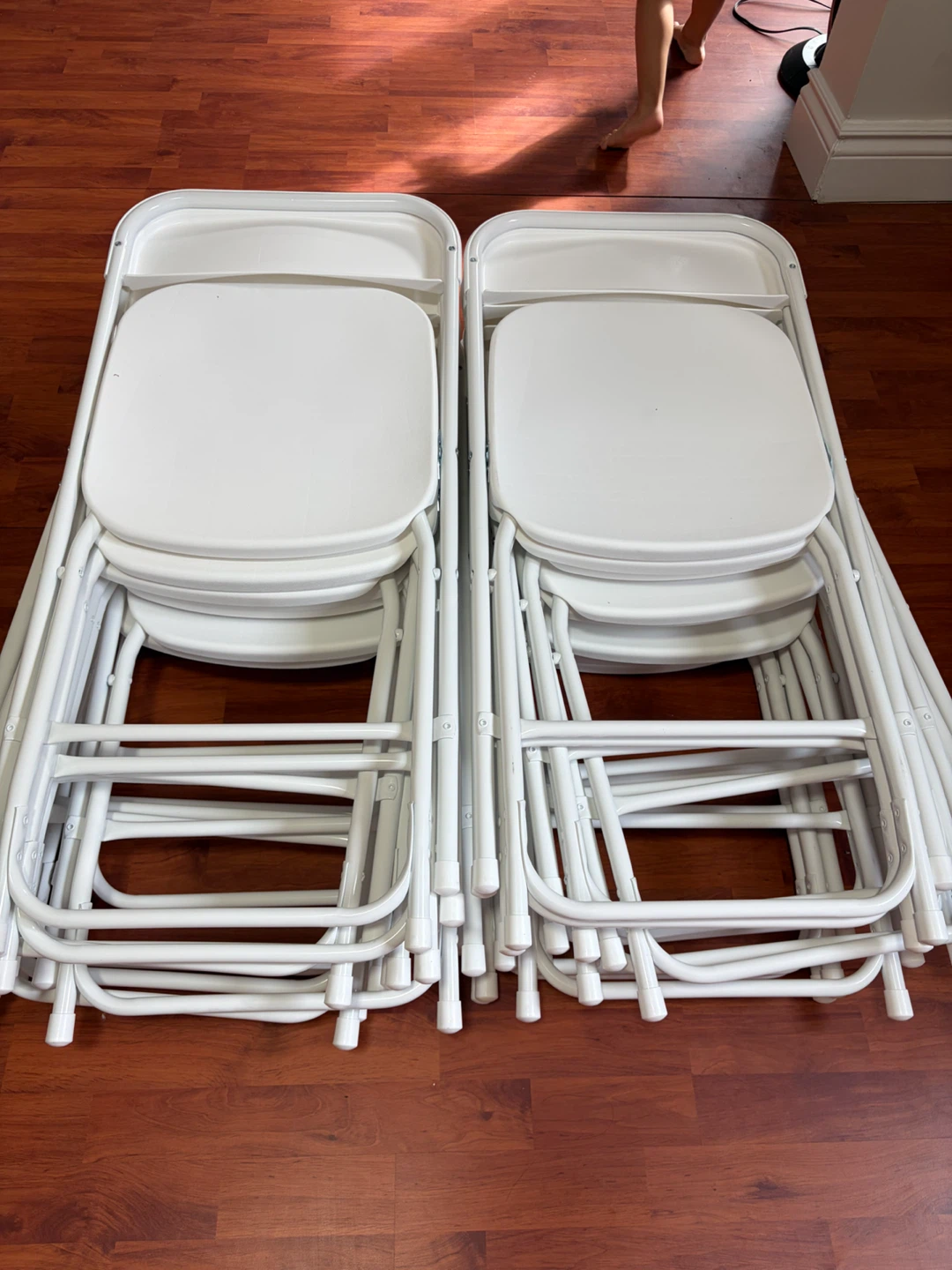 Table and chairs rentals - photo 5