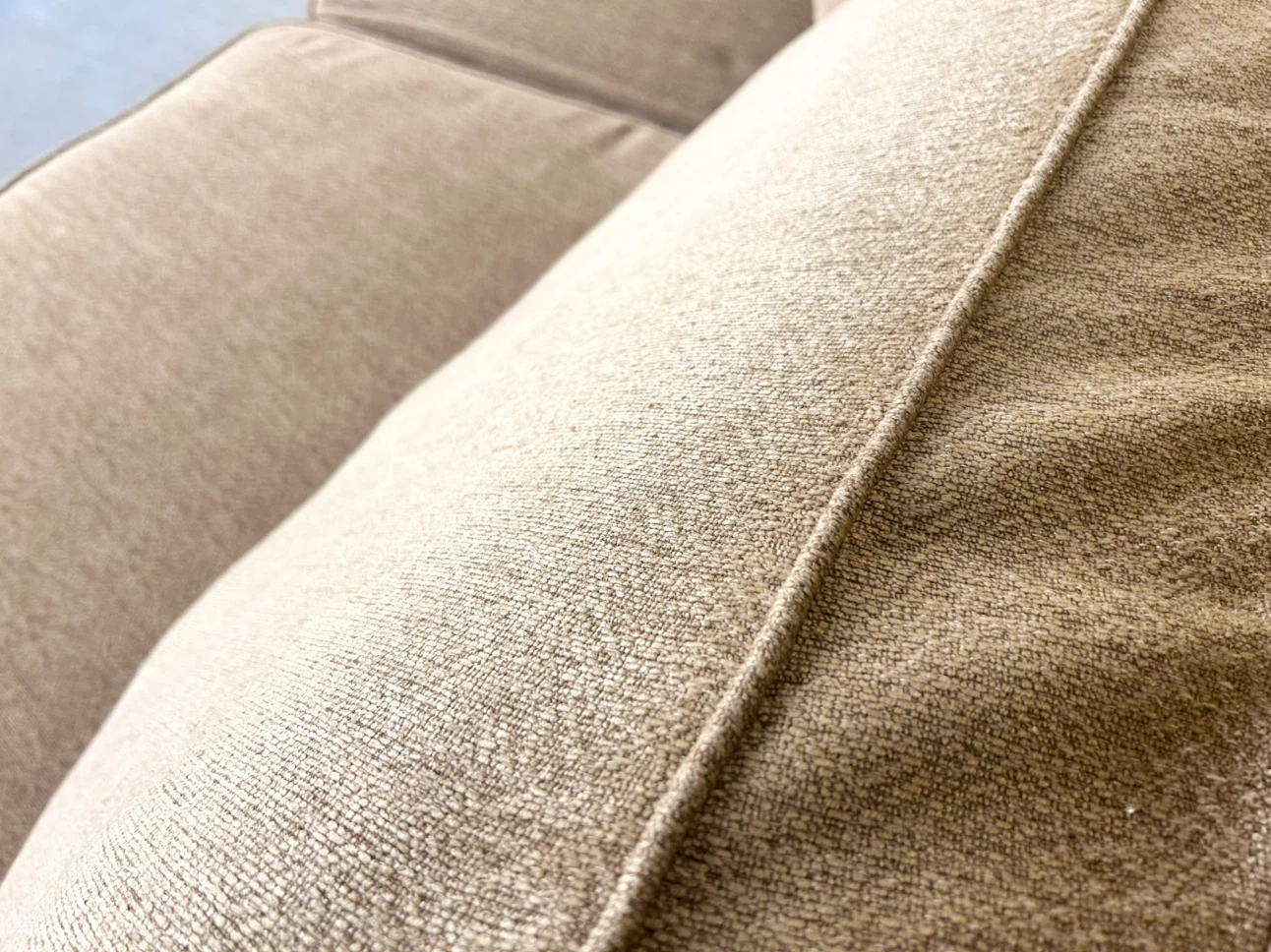 DELIVERY AVAILABLE! CURVED 2-SEAT SOFA FOR $100! - photo 5