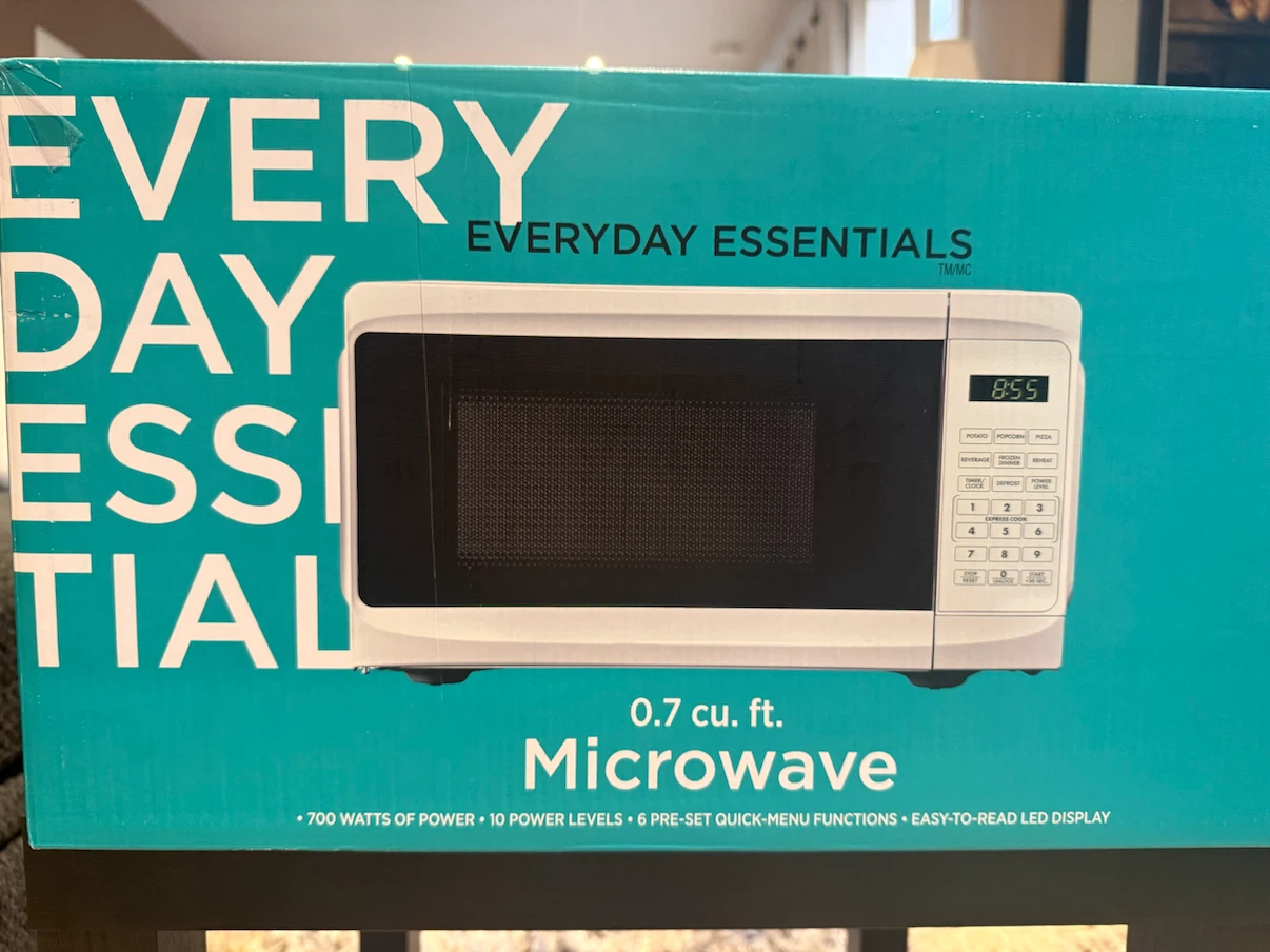 Everyday Essentials 0.7 cu. ft. Microwave