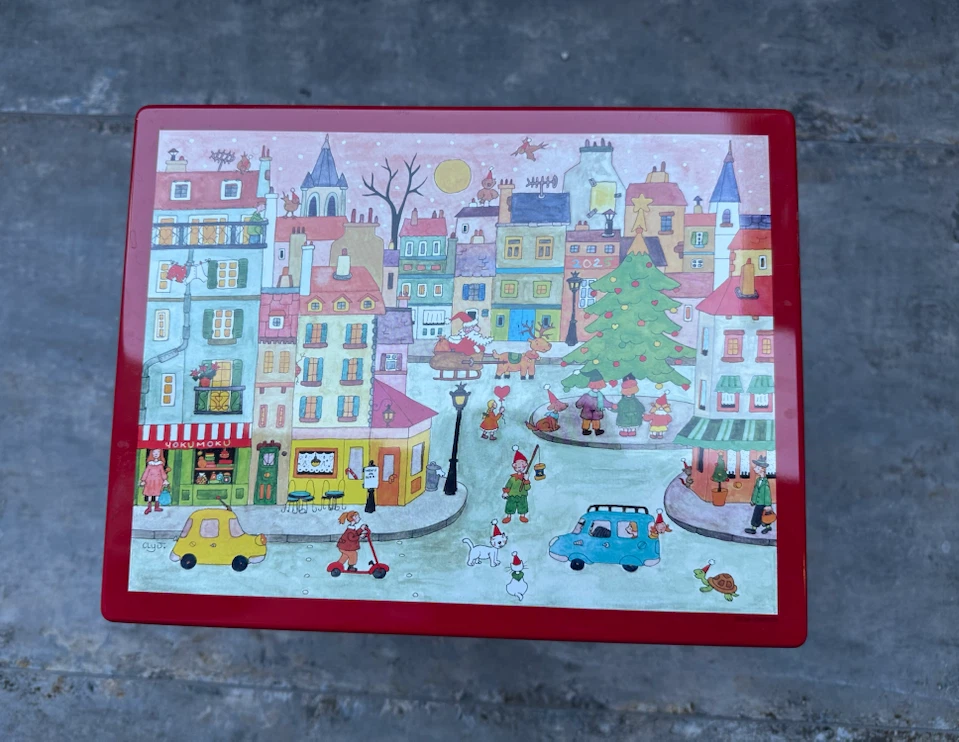 Yoku Moku Christmas Holiday Cookie Tin - photo 2